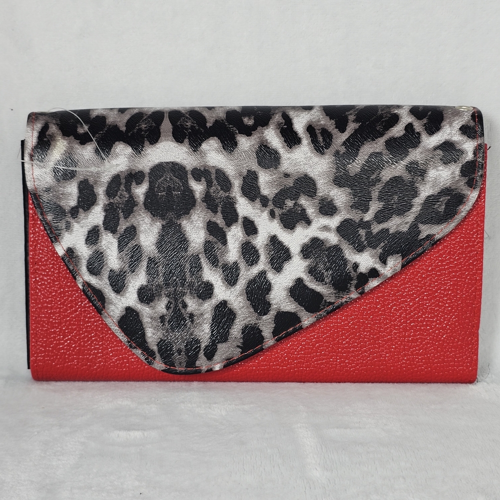 Elegant Red and Black Leopard Print Clutch